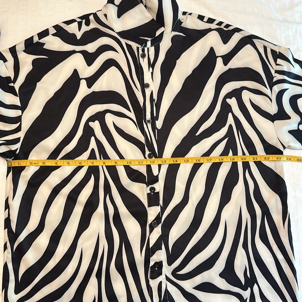 SHEIN Zebra Women’s Shirt Blouses. Size M/L - Picture 7 of 10
